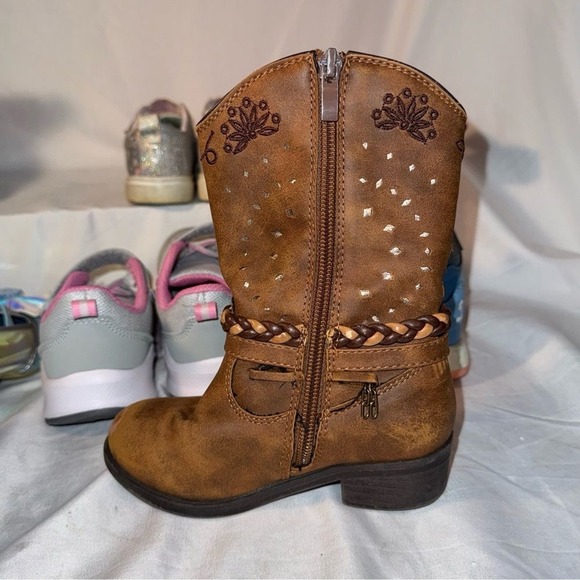 Assorted Kids Shoes Collection size 9 & 9.5 - Picture 8 of 12